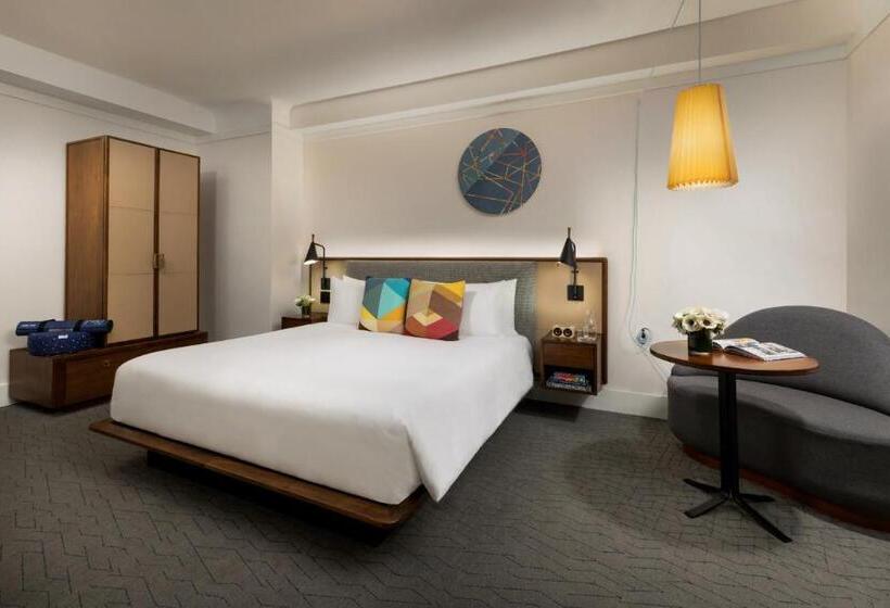 اتاق لوکس با تخت بزرگ, Hotel Seville Nomad