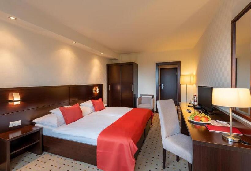 Семейный Номер, Hunguest Hotel Gyula