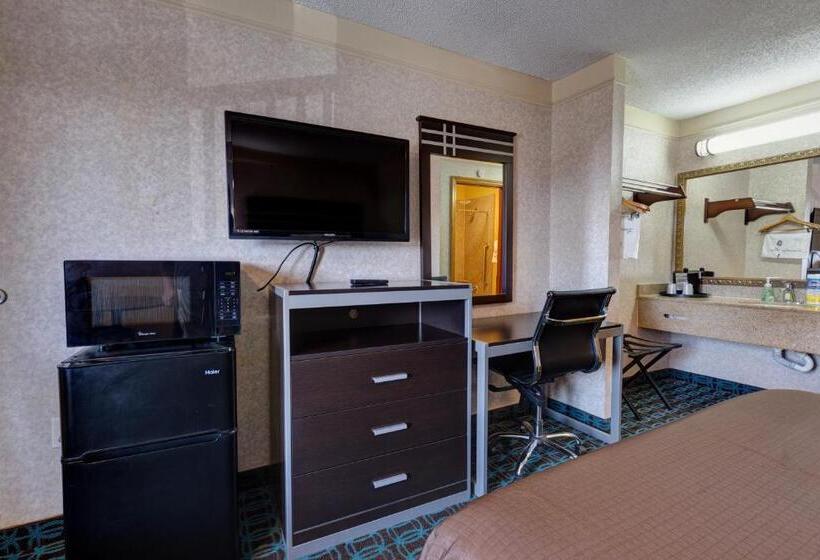 Семейный Номер, Deluxe Inn   Fayetteville I 95