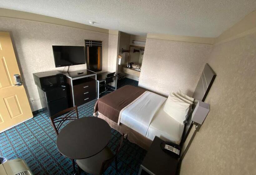 Номер Стандарт, Deluxe Inn   Fayetteville I 95