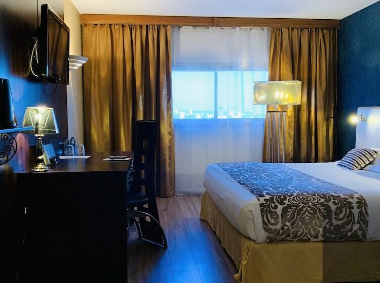 Номер Deluxe, Grand Hôtel De Nîmes 4 étoiles