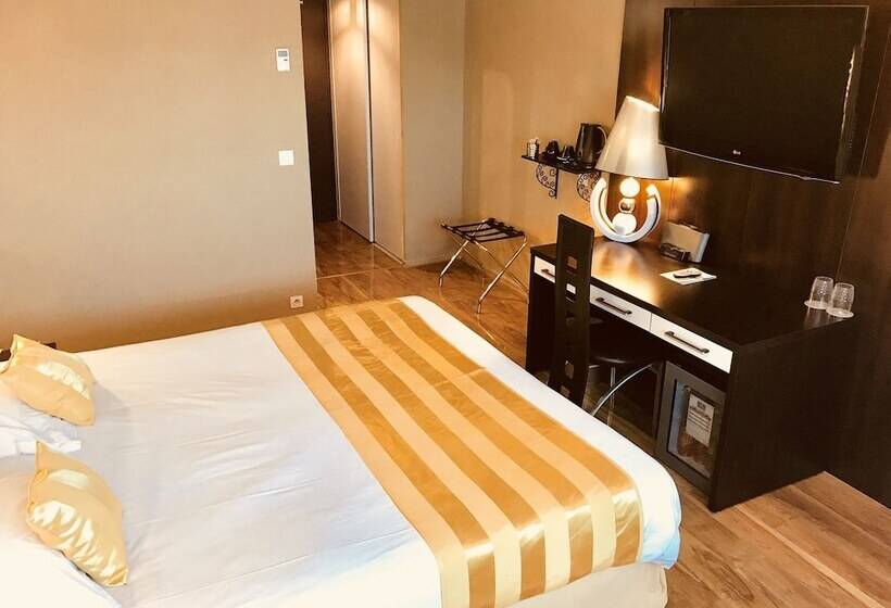 Номер Deluxe, Grand Hôtel De Nîmes 4 étoiles