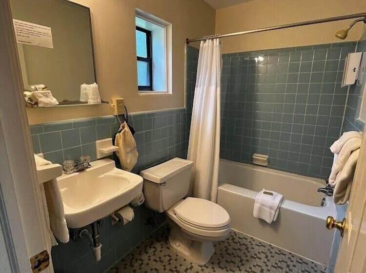 Номер Стандарт 2 Двуспальные Кровати, Meadowlark Motel With Restaurant & Bar