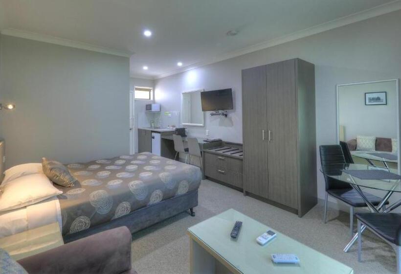 디럭스 룸, Barrass's John Bright Motor Inn