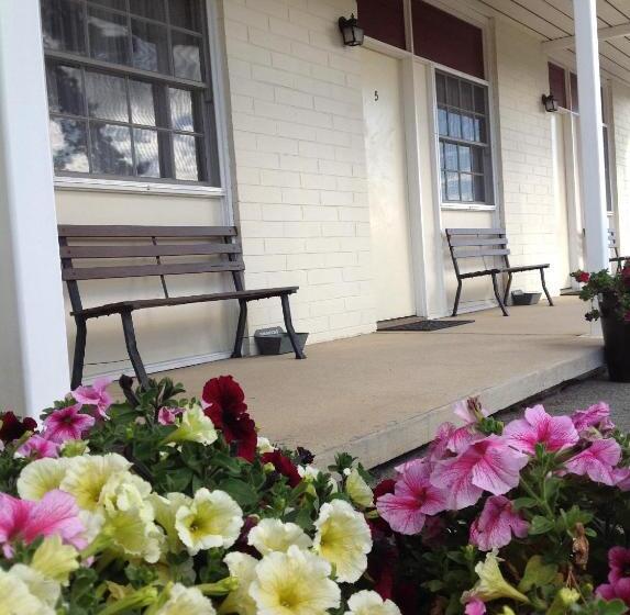 디럭스 룸, Colonial Lodge Motor Inn