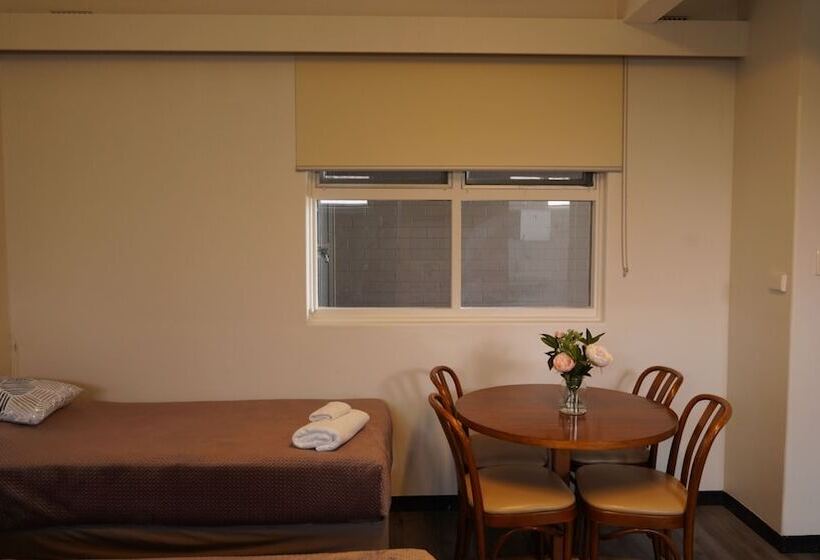 Семейный Номер, Country Motor Inn