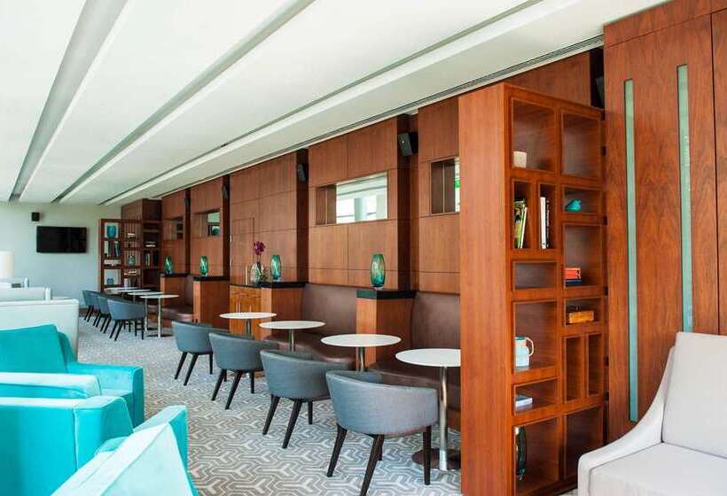 이그제큐티브 룸 킹사이즈 침대, Hilton Vienna Plaza