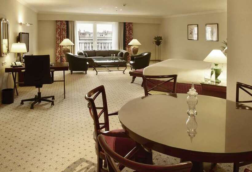 스탠다드 룸 킹사이즈 침대, Hilton Vienna Plaza