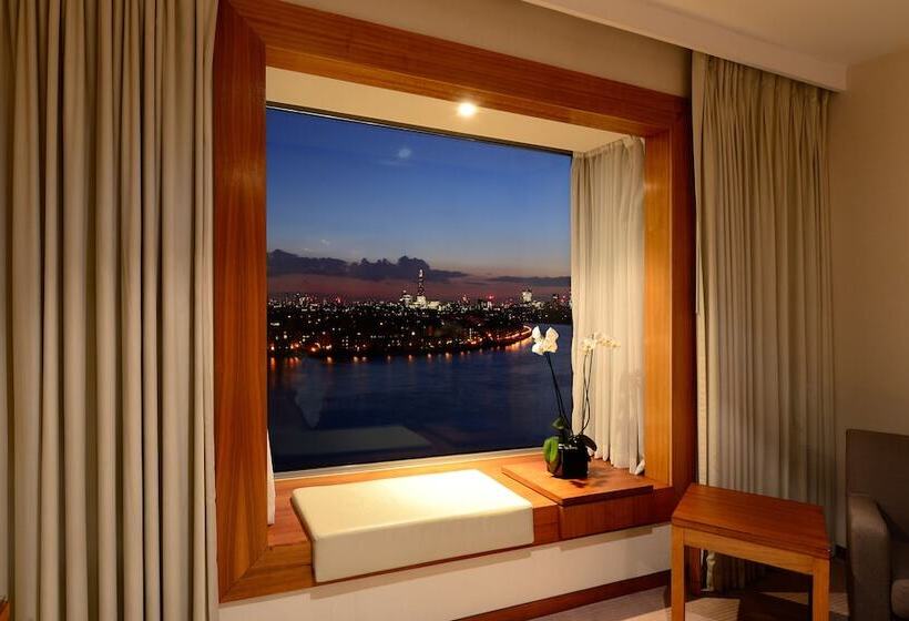 Номер Deluxe, Canary Riverside Plaza