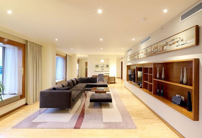 Президентский Люкс, Canary Riverside Plaza