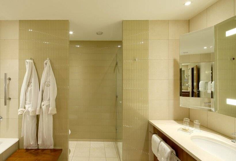 Номер Superior, Canary Riverside Plaza