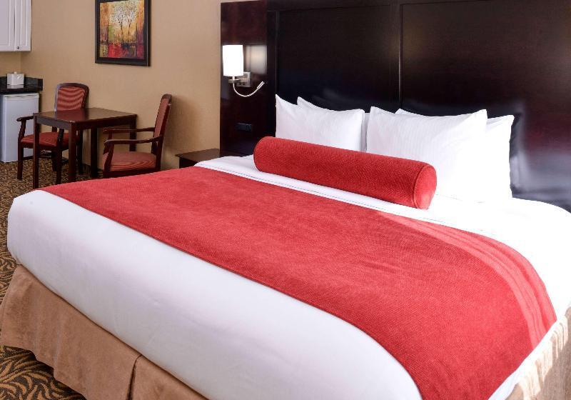 キングサイズベッドのデラックススイート, Super 8 By Wyndham Drayton Valley