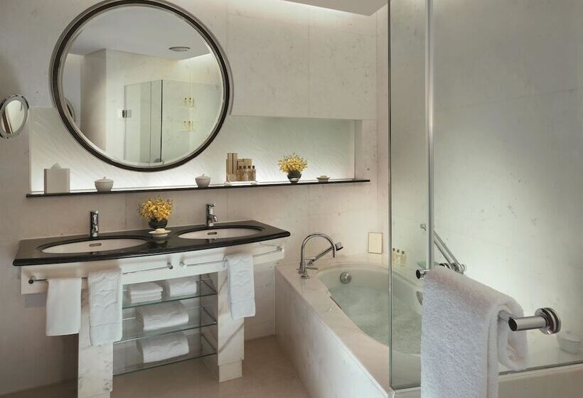سوئیت پریمیوم, Pudong Shangrila, Shanghai