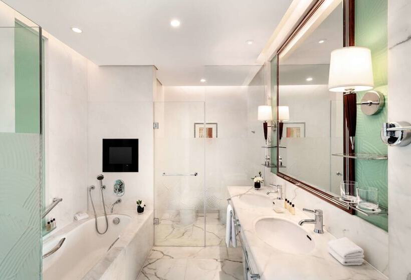 سوئیت پریمیوم, Pudong Shangrila, Shanghai