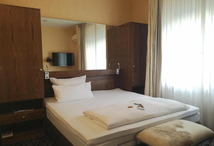 基本间, Top Hotel Krämer