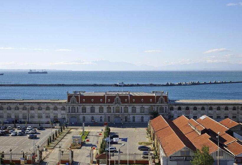 جناح رئاسى, Mediterranean Palace