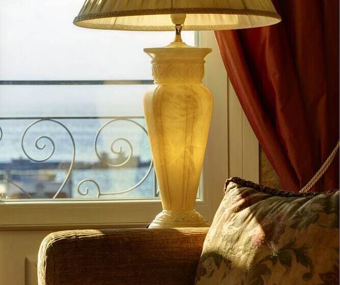 جناح جونيور, Mediterranean Palace