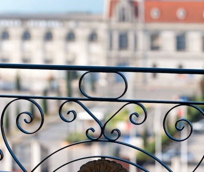غرفة بريميوم فردية, Mediterranean Palace