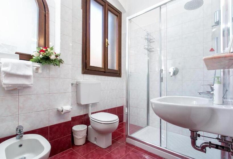 اتاق استاندارد سه نفره, Antica Locanda Sturion Residenza D Epoca