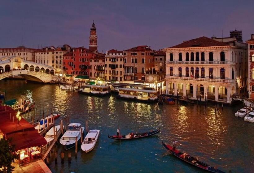 سوئیت جونیور با چشم‌انداز, Antica Locanda Sturion Residenza D Epoca