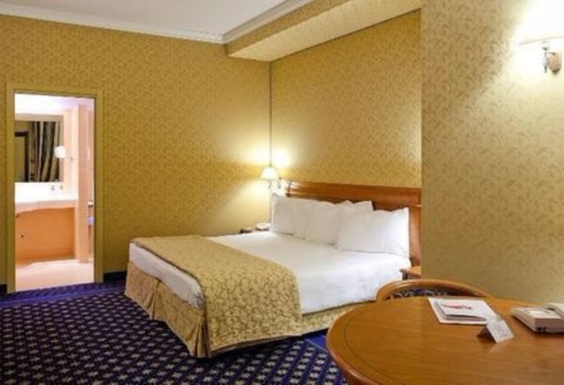 Suite Junior, Ovest