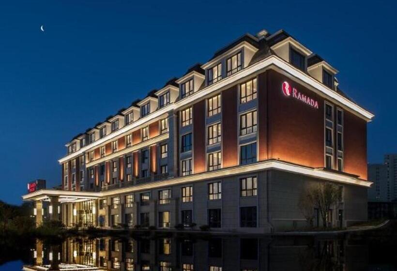 Номер Deluxe Кровать Кинг, Ramada By Wyndham Zhenjiang City Center