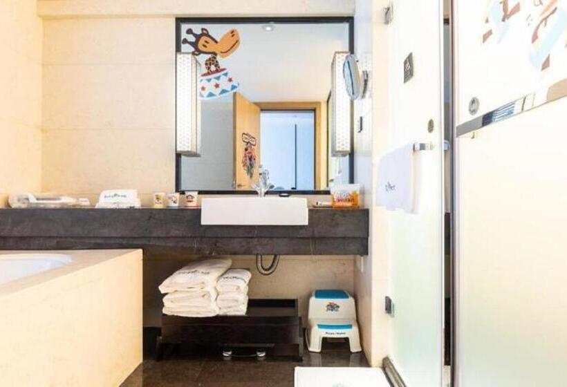 Номер Deluxe Кровать Кинг, Ramada By Wyndham Zhenjiang City Center