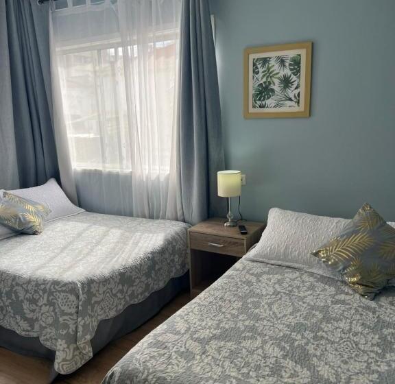 Четырехместный Номер Стандарт, Hostal Ravello