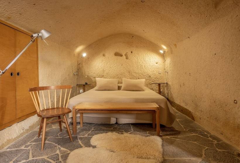 Номер Стандарт, Serinn House