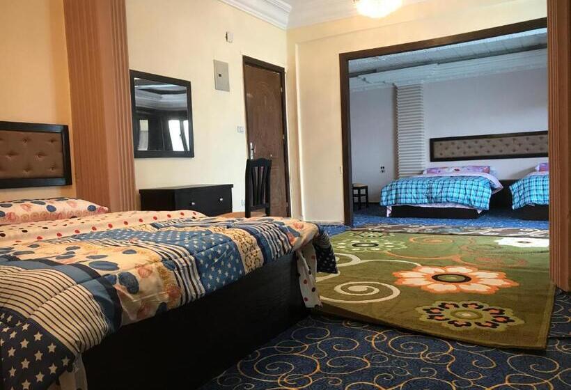 اتاق لوکس خانوادگی, 3 Pyramids View Inn