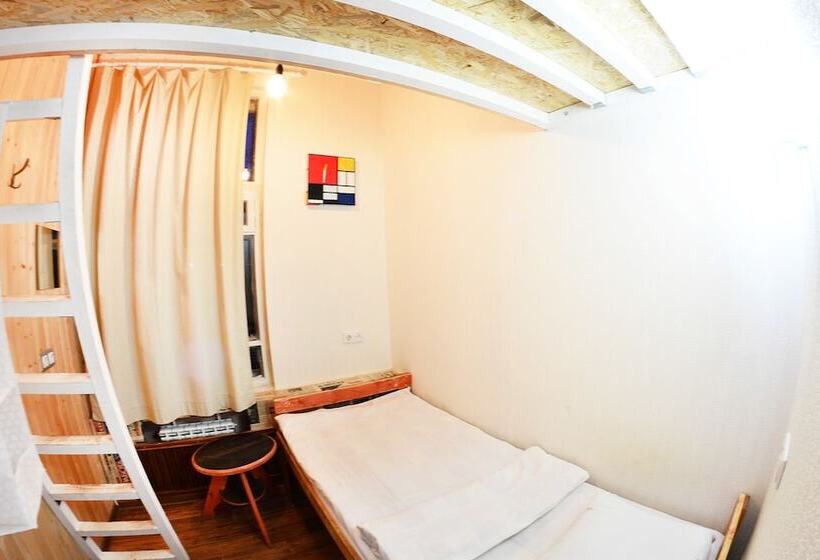 اتاق استاندارد, Good News Hostel