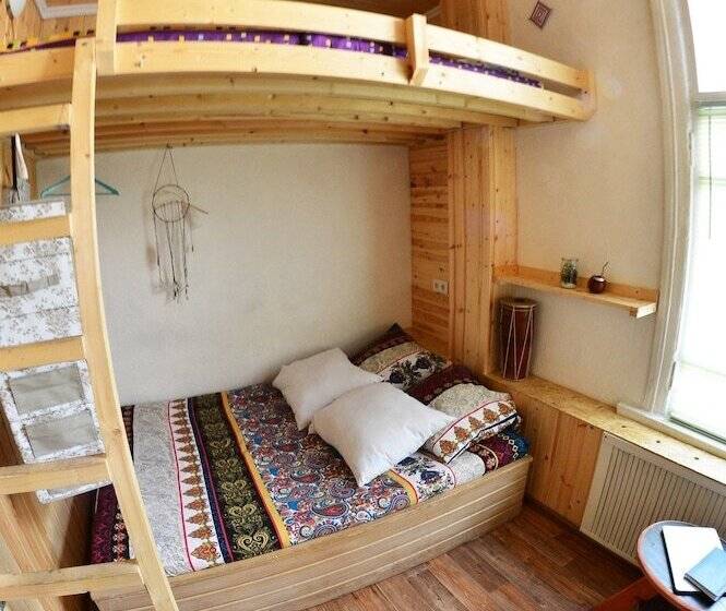 اتاق خانوادگی, Good News Hostel