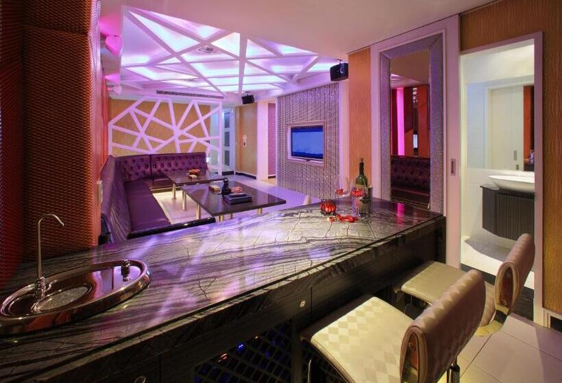 اتاق استاندارد با وان آب گرم, Roman Vacation Motel