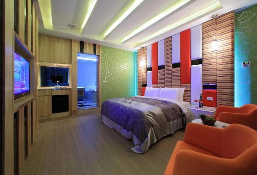 اتاق لوکس, Roman Vacation Motel