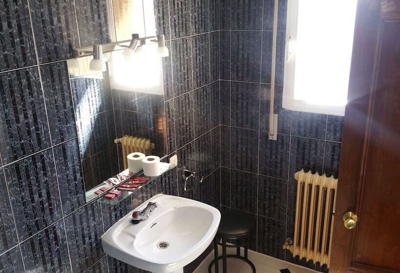 Номер Стандарт Трехместный, Hostal Boal
