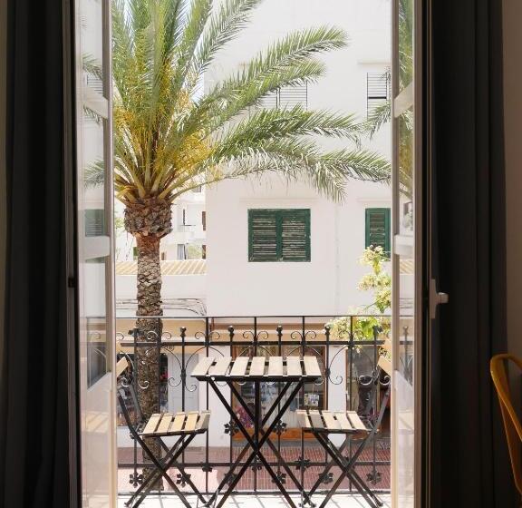 带阳台的豪华间, Nanit Rooms Ibiza Hostal