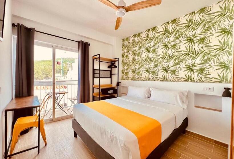 带阳台的豪华间, Nanit Rooms Ibiza Hostal