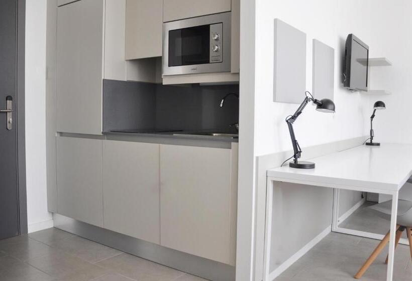 패밀리 스튜디오, Residencia Universitaria Tarragona Mediterrani