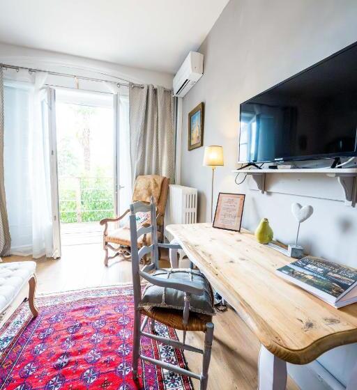 Номер Стандарт Вид на Сад, La Maison Jaffran, Suite En Ville
