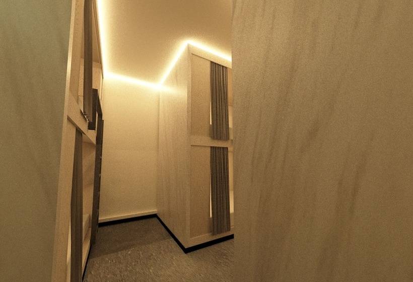 تختخواب در اتاق مشترک, Bond Boutique Capsule Hotel At Bugis   Hostel