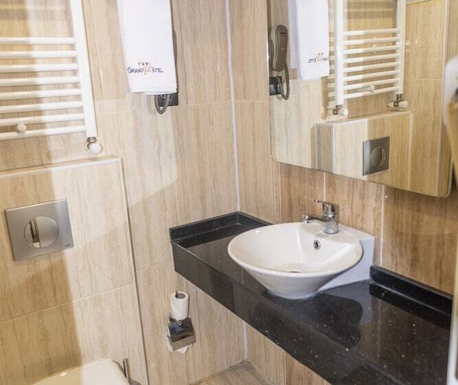 اتاق استاندارد سه نفره, Grand şah Otel
