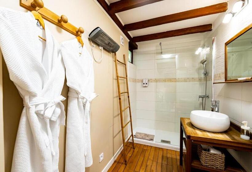 سوئیت با وان آب گرم, Studio Romantique Jacuzzi Ou Spa Balneo Privatif Et Jardin Au Temps Des Cerises La Ciotat