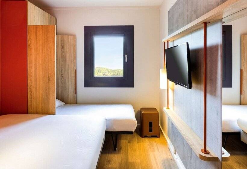 Номер Стандарт Трехместный, Ibis Budget Saintetienne Centre Gare Chateaucreux
