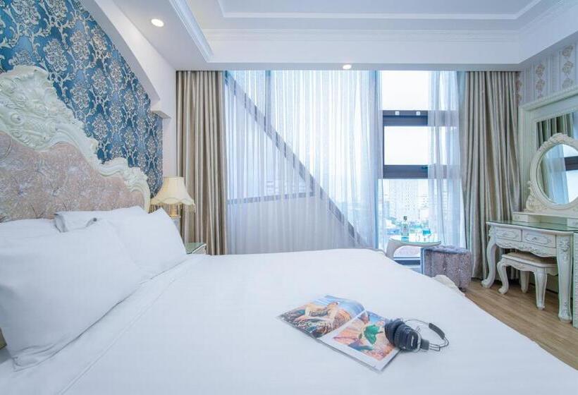 اتاق خانوادگی با چشم‌انداز جانبی دریا, Royal Beach Hotel By Thg
