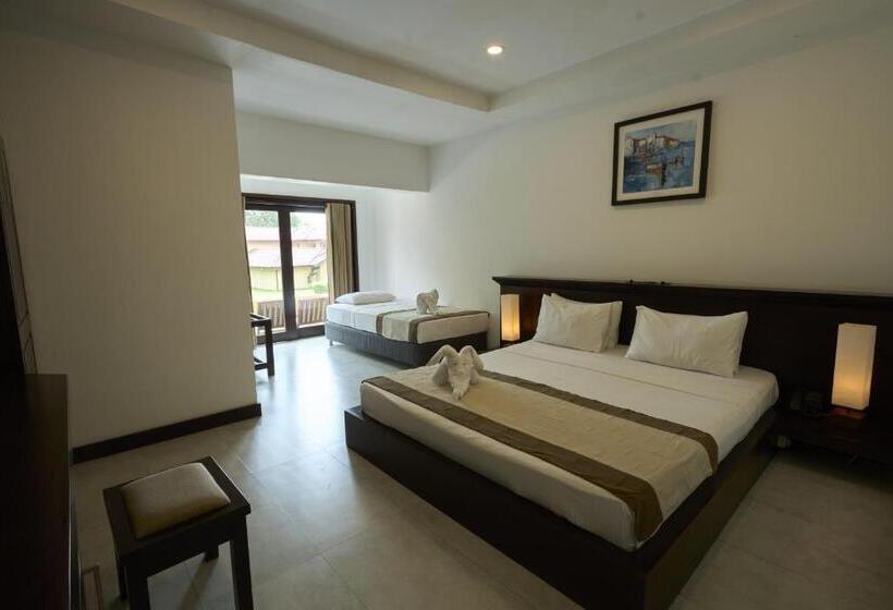 חדר סטנדרט לשלושה, Rajarata Hotel Anuradhapura