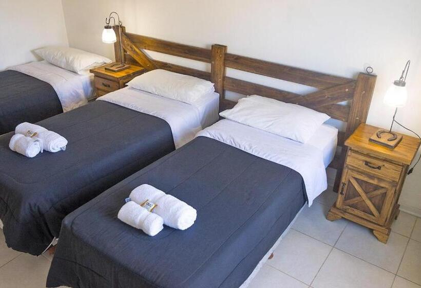 اتاق ساده سه‌ نفره, Tranqueras Lodge
