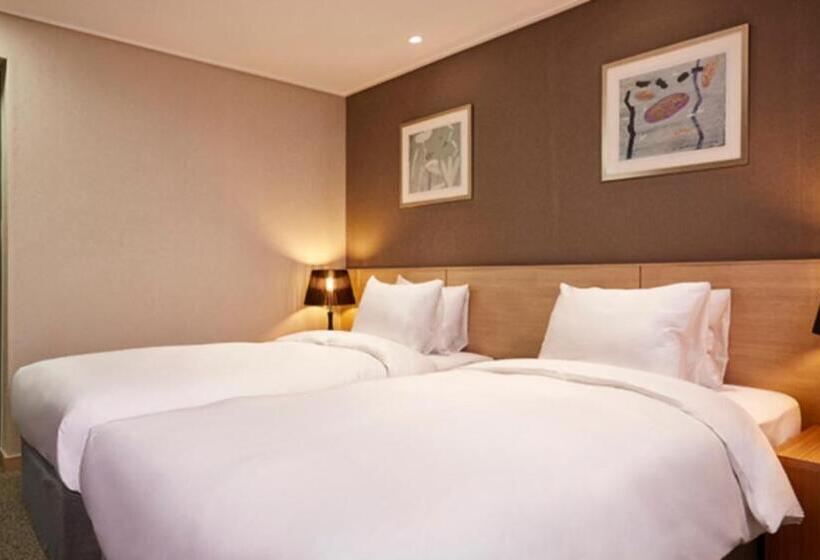 Номер Стандарт с Балконом, New Raon Stay