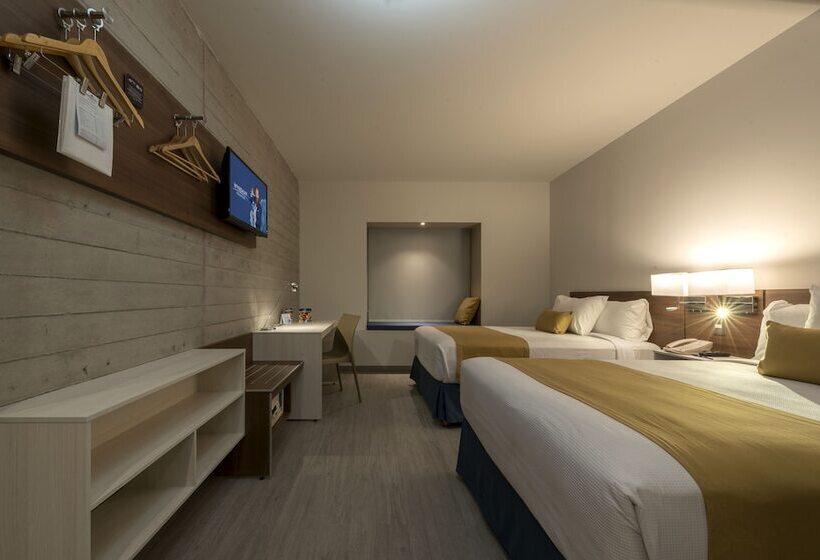 ２ダブルベッドのスタンダードルーム, Microtel Inn & Suites By Wyndham Irapuato