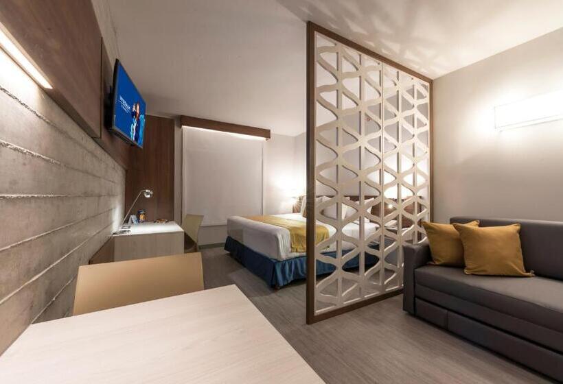 キングサイズベッドのスイートルーム, Microtel Inn & Suites By Wyndham Irapuato
