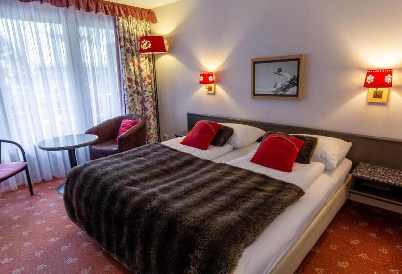 Номер Стандарт с Балконом, Chalet Hotel Beau Site